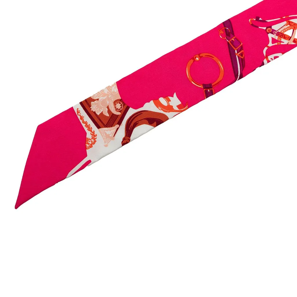 Hermès Festival Des Amazones Silk Twilly Scarf Pink Silk Never worn - Model View