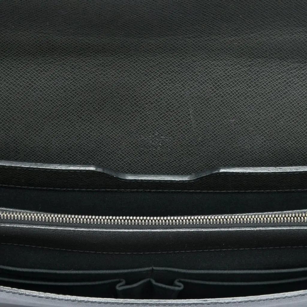 Louis Vuitton Taiga Neo Robusto 1 Briefcase Black Leather Good - Model View
