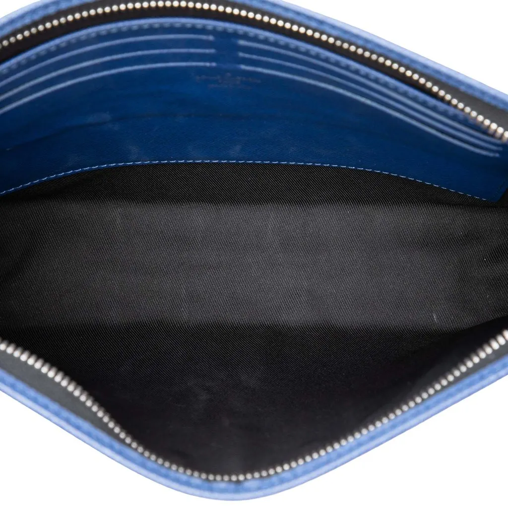 Louis Vuitton Monogram Taigarama Pochette Voyage MM Blue Canvas Very good - Model View