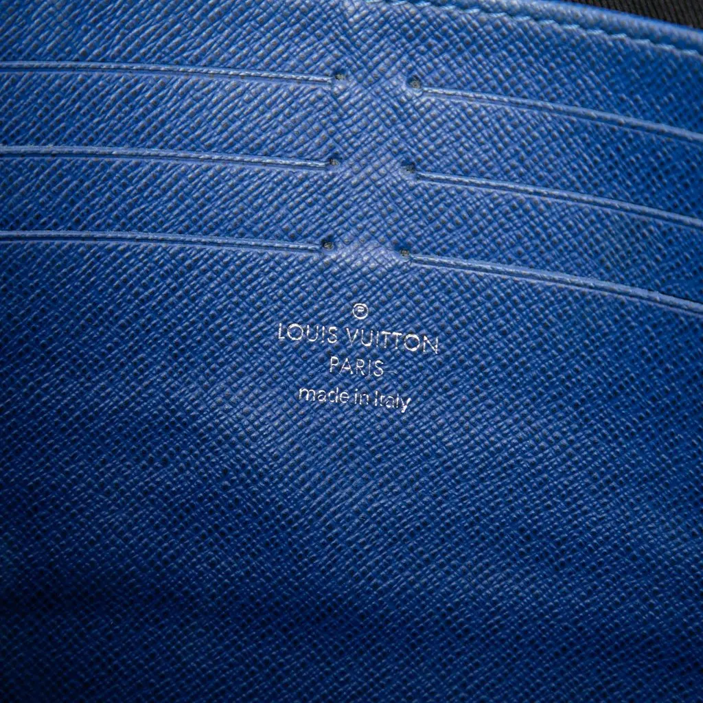 Louis Vuitton Monogram Taigarama Pochette Voyage MM Blue Canvas Very good - Box View