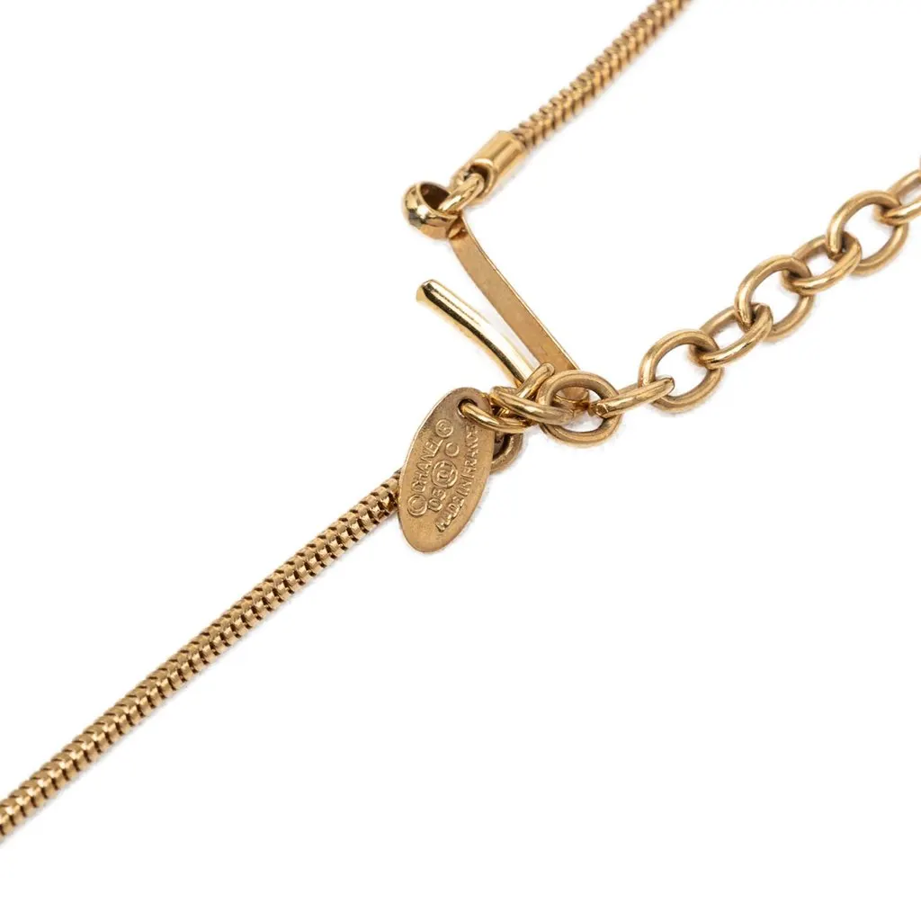 Chanel CC Gold Plated Faux Pearl Pendant Necklace Gold Metal Very good - Model View