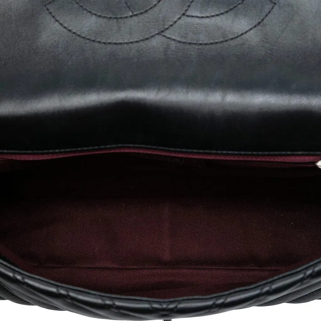 Chanel Jumbo Classic Chevron Lambskin Double Stitch Single Flap Black Leather Very good - Model View