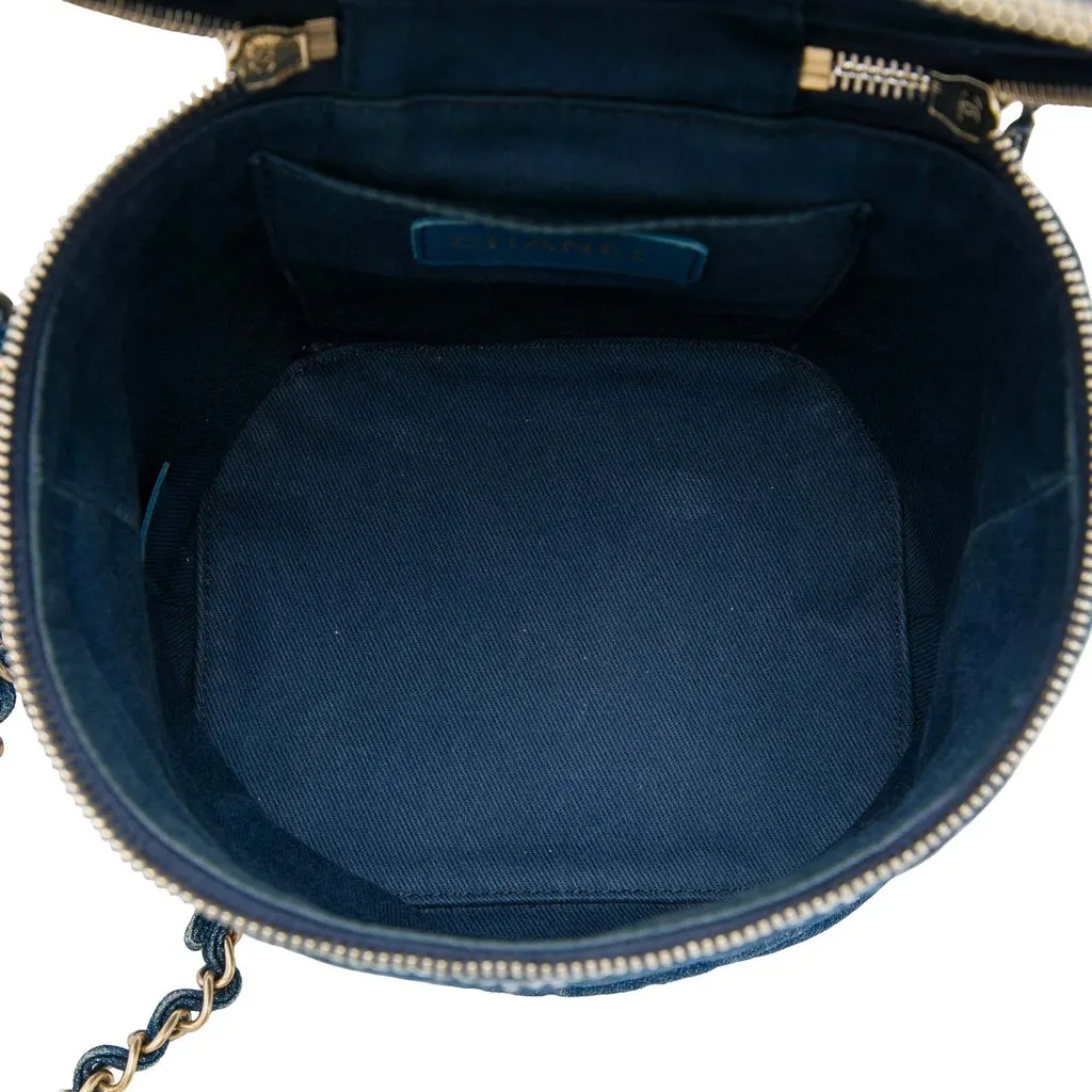 Chanel CC Quilted Denim Trip Vanity Case with Chain Blue Very good - Model View