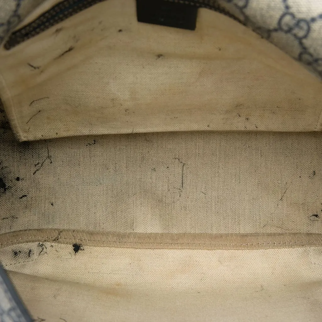 Gucci GG Supreme Crossbody Beige Very good - Model View