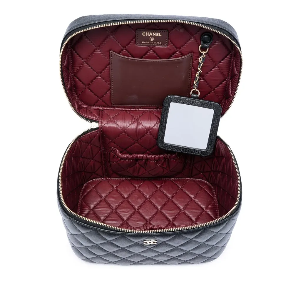 Chanel Medium CC Quilted  Caviar Vanity Case Black Leather Very good - Model View