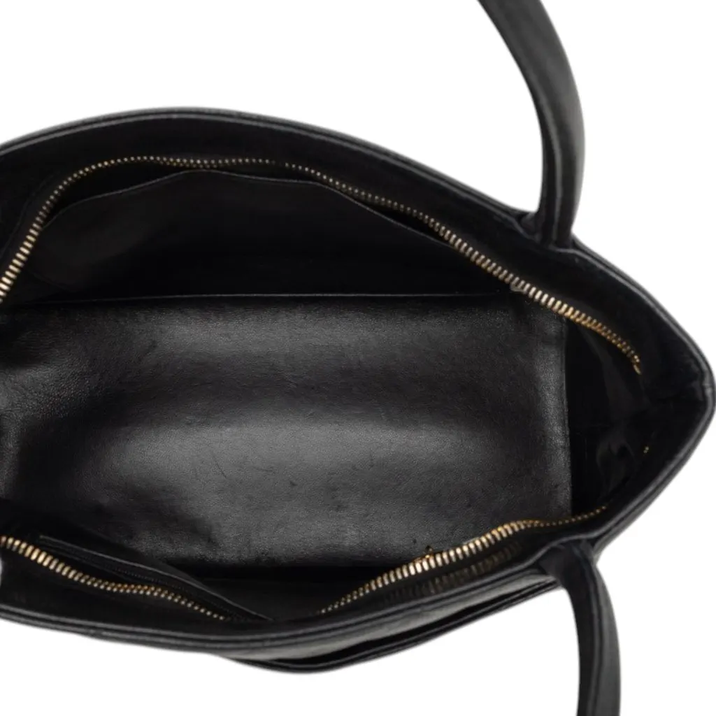 Chanel Caviar Medallion Tote Black Leather Very good - Model View
