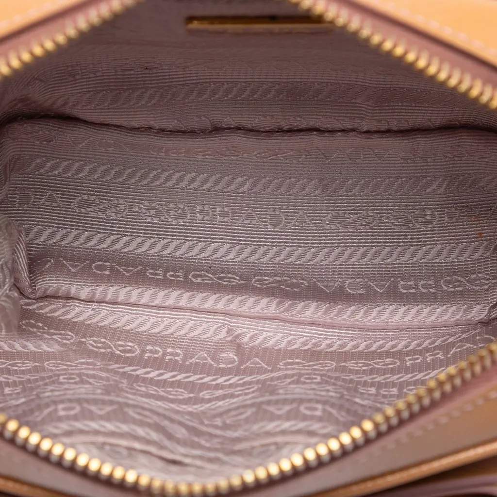 Prada Saffiano Vernice Bow Camera Bag Brown Leather Very good - Model View
