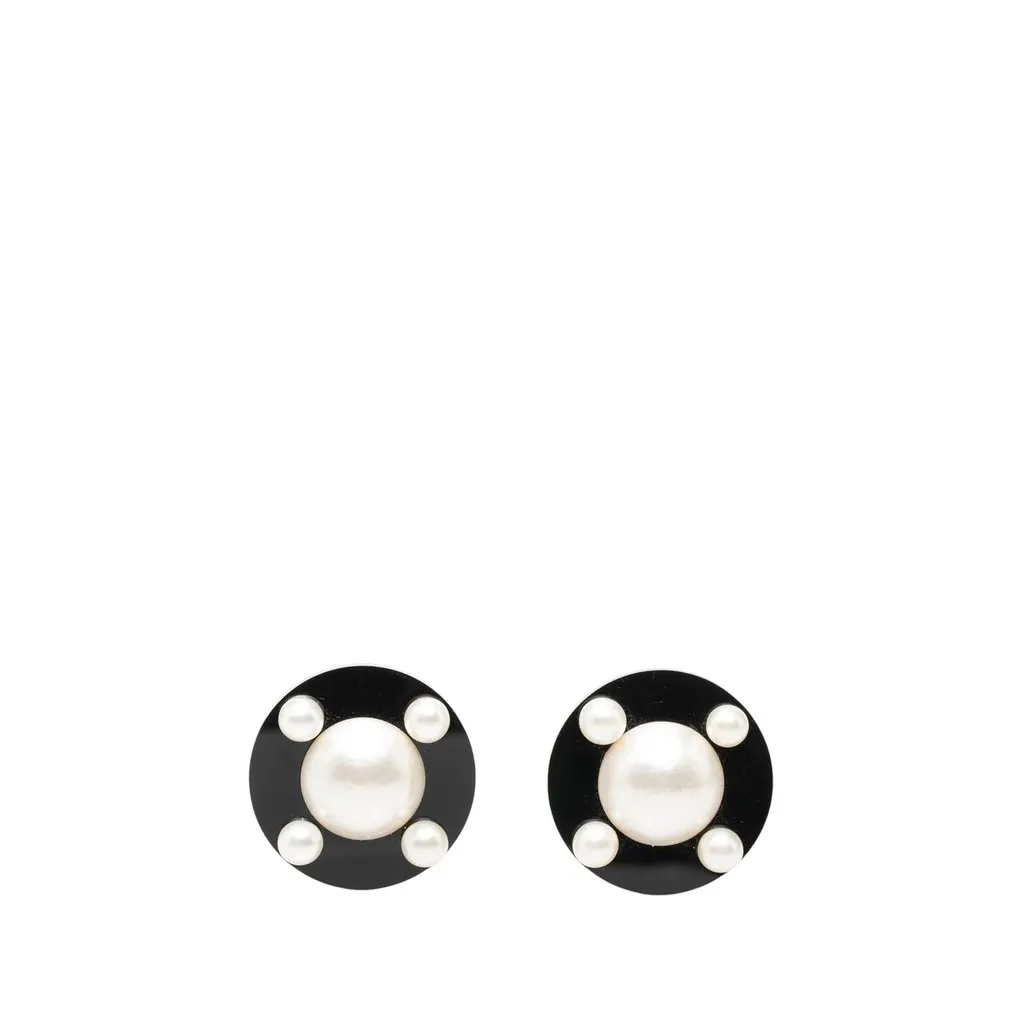 Chanel Resin and Faux Pearl Clip On Earrings White Plastic Very good - Front View