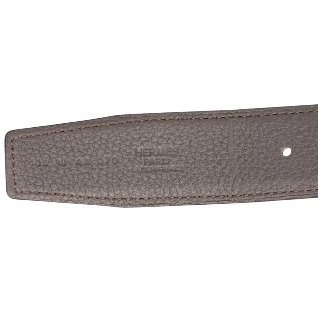 Hermès Swift and Togo Constance H Guillochee Reversible Belt Black Leather Very good - Model View