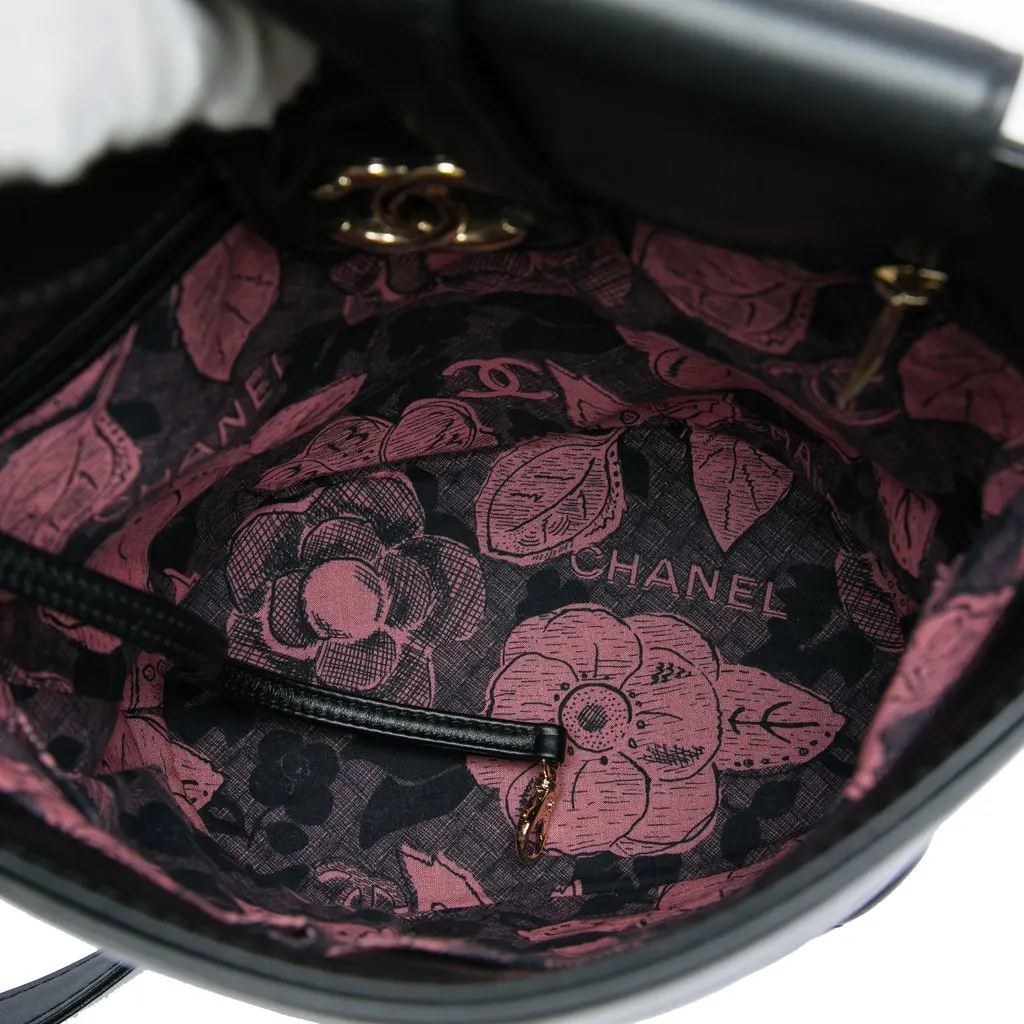 Chanel CC Quilted Lambskin Chain Bucket Bag Black Leather Very good - Model View