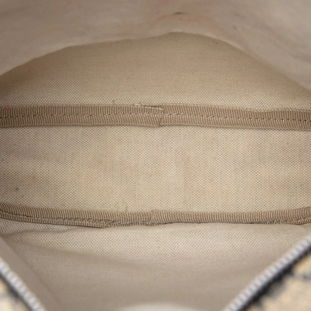 Gucci GG Supreme Crossbody Beige Very good - Model View