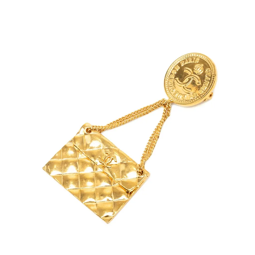 Chanel CC Gold Plated Quilted Flap Bag Medallion Brooch Gold Metal Very good - Front View