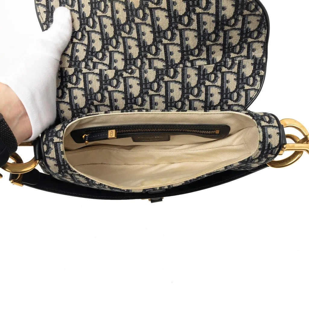 Dior Oblique Canvas Saddle Bag Blue Very good - Model View