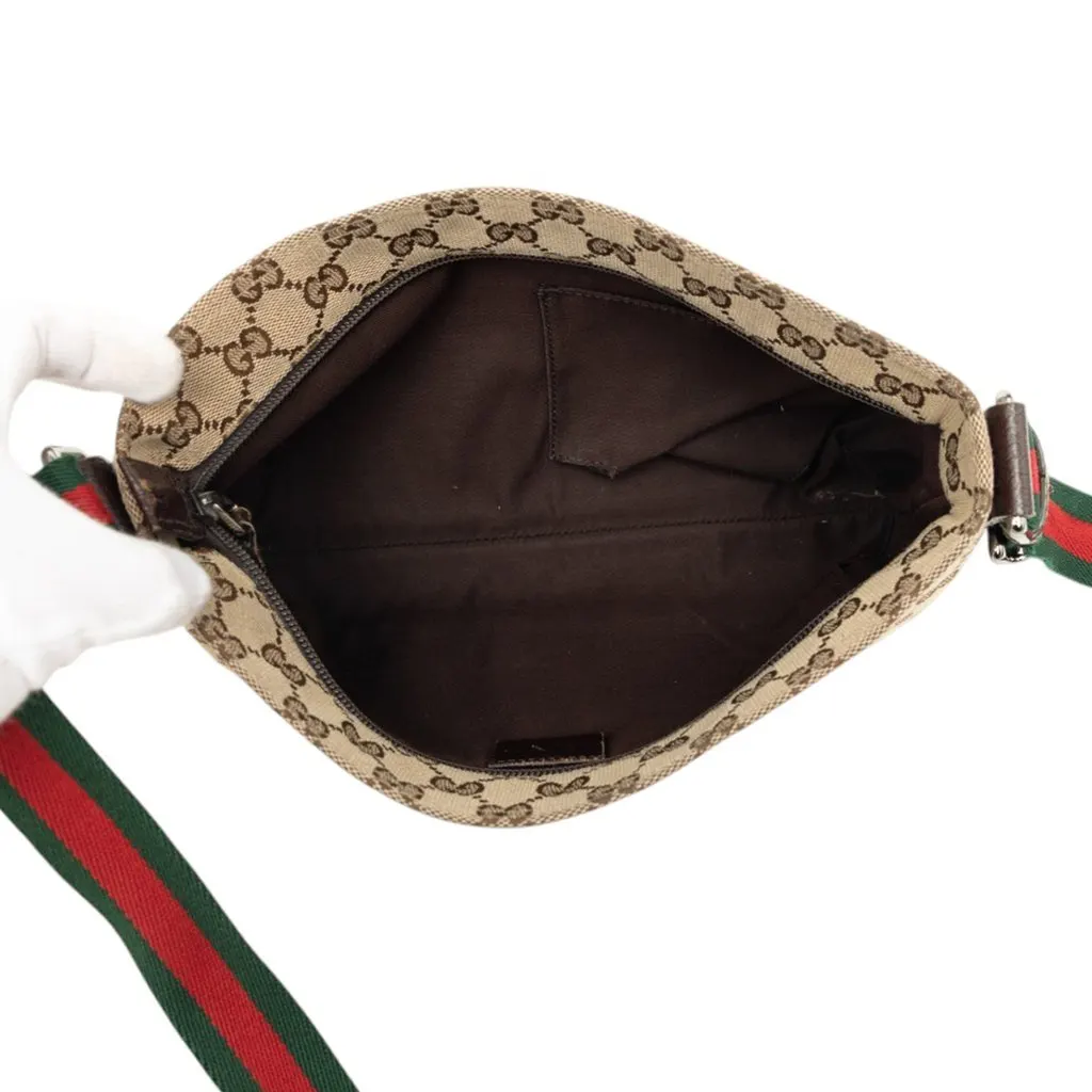 Gucci GG Canvas Web Crossbody Beige Very good - Model View