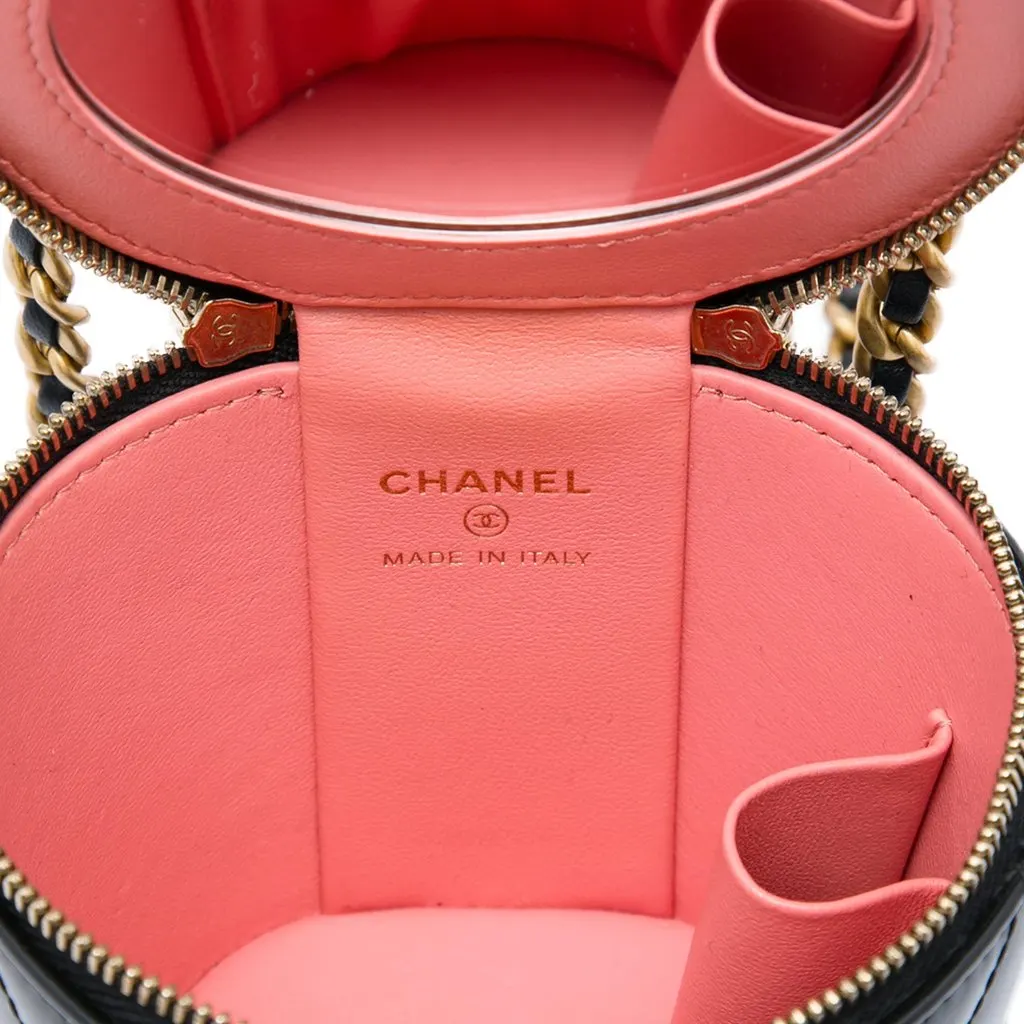 Chanel Quilted Patent Afternoon Tea Top Handle Vanity Case with Chain Black Leather Very good - Model View