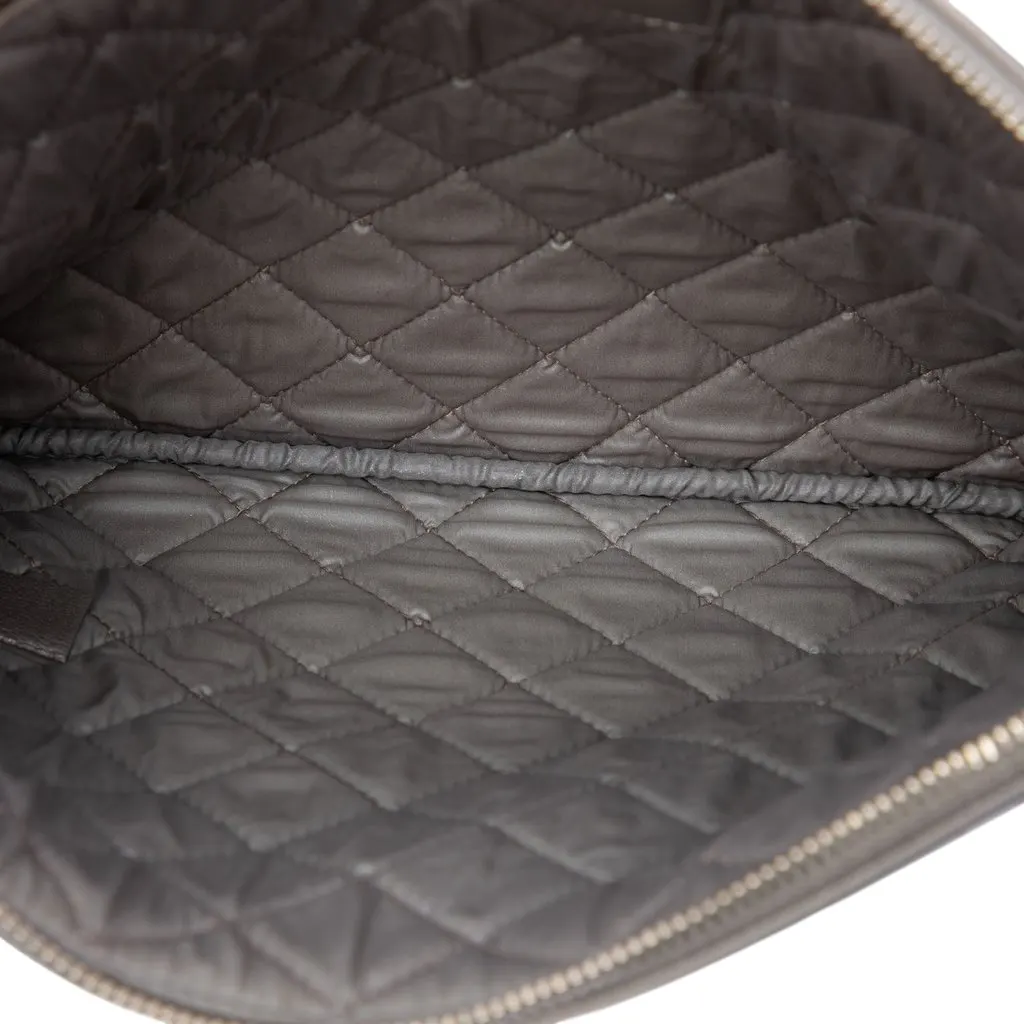 Chanel Medium Studded Lambskin O Case Clutch Grey Leather Very good - Model View