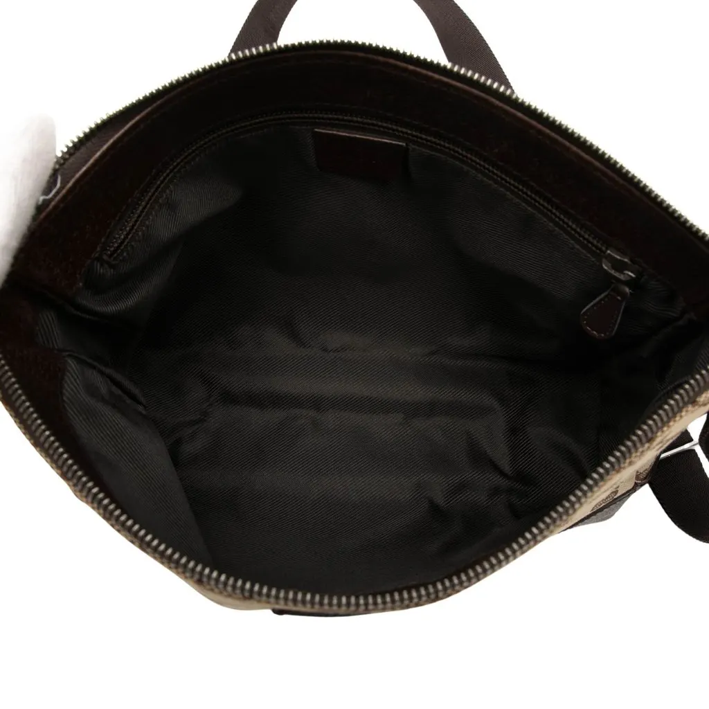 Gucci GG Canvas Crossbody Beige Very good - Model View