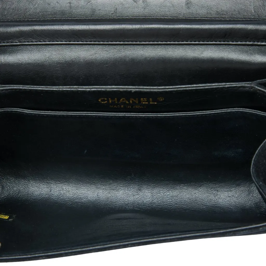 Chanel Quilted Suede Faux Pearl And Crystal CC Chain Flap Black Suede Very good - Model View
