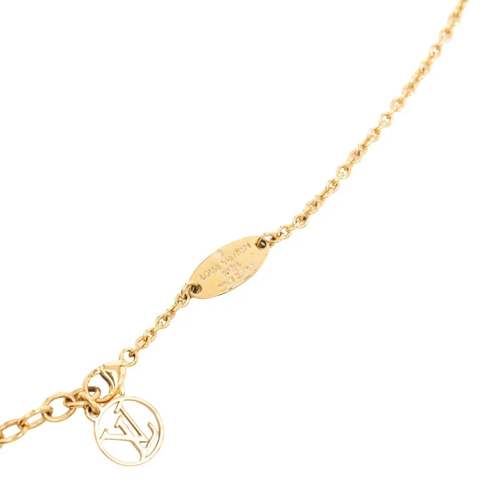 Louis Vuitton Gold Plated Essential V Necklace Gold Metal Very good - Model View