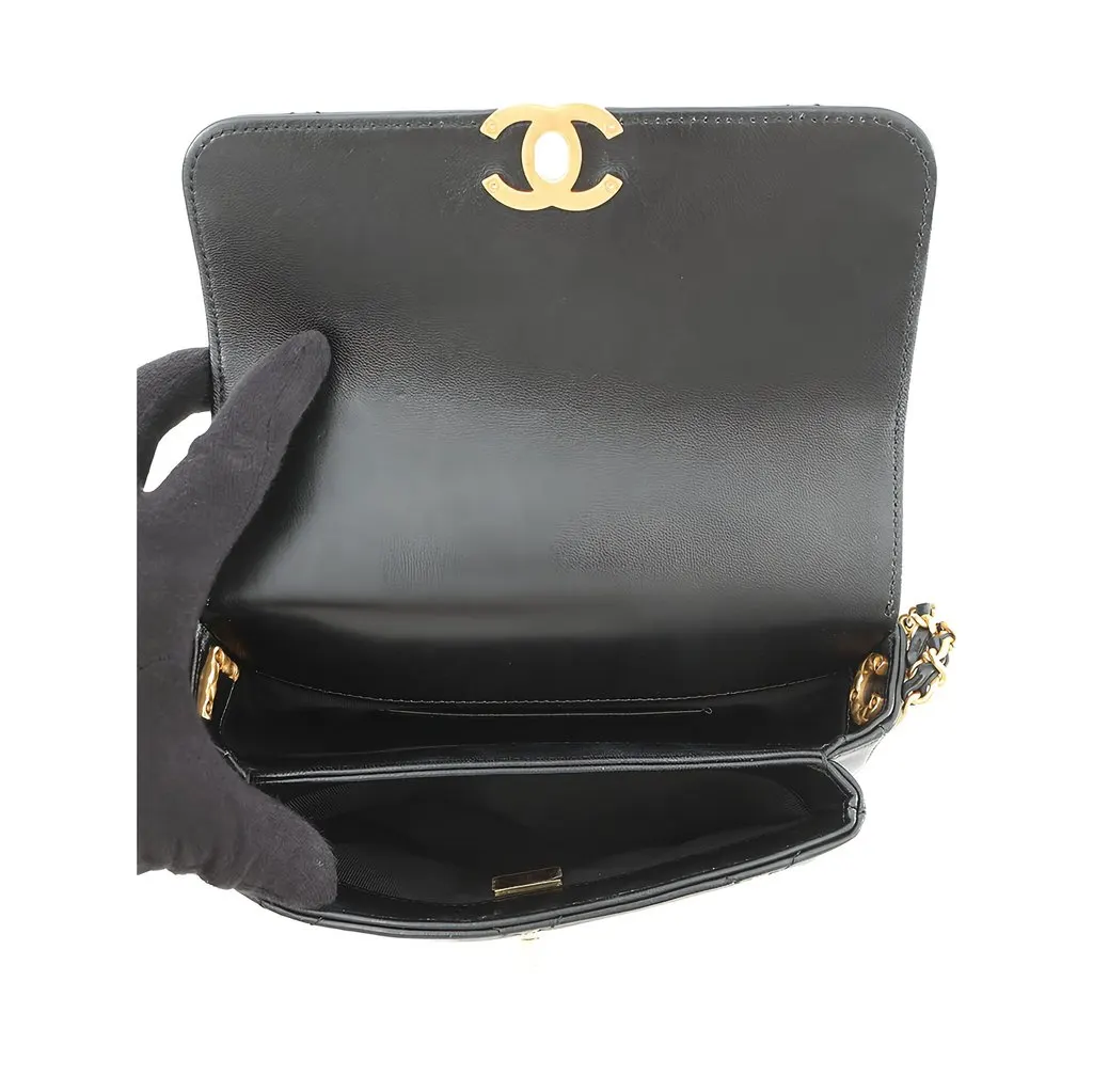 Chanel Mini CC Quilted Lambskin Logo Chain Flap Black Leather Very good - Model View