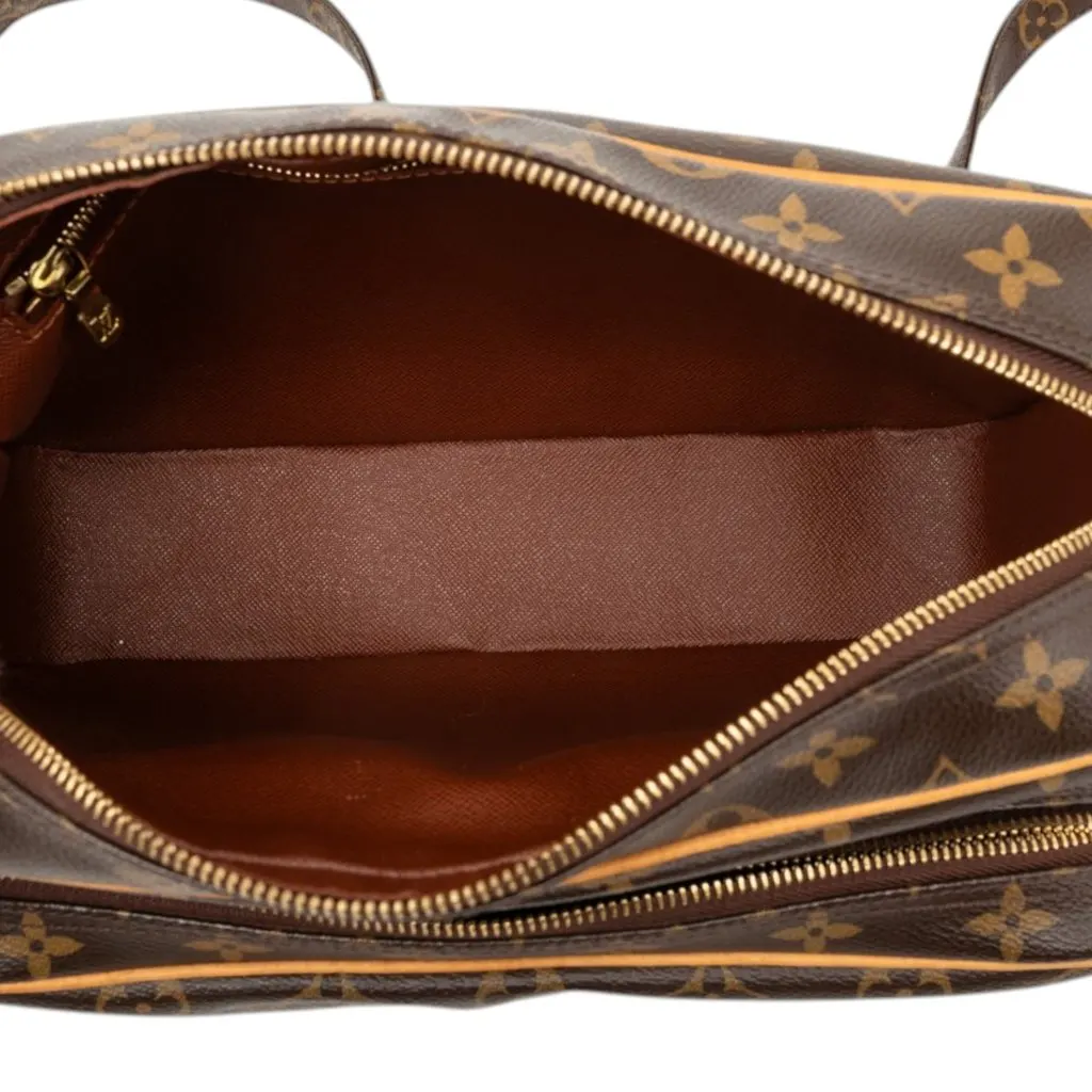 Louis Vuitton Monogram Nil Crossbody Brown Very good - Model View