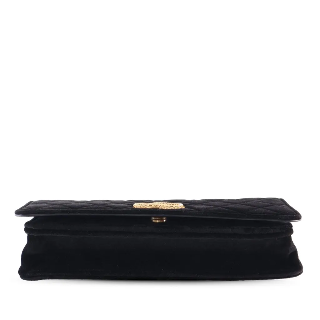 Chanel CC Quilted Velvet East West Clutch On Chain Black Never worn - Inside View