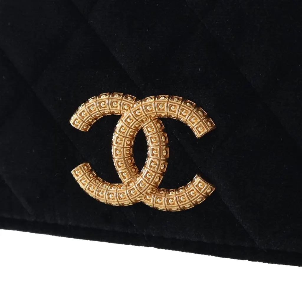 Chanel CC Quilted Velvet East West Clutch On Chain Black Never worn - Box View