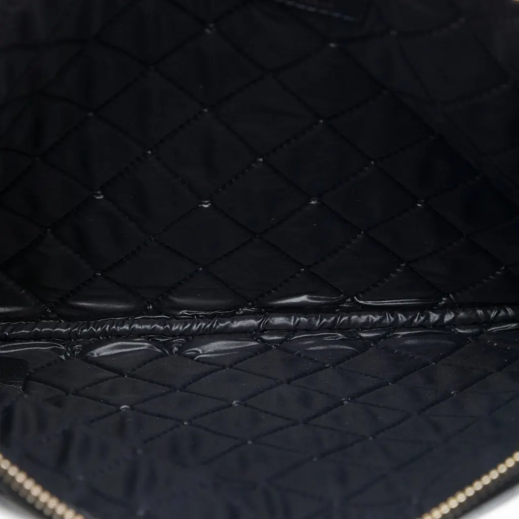 Chanel Medium Bi Quilted Lambskin O Case Clutch Black Leather Very good - Model View