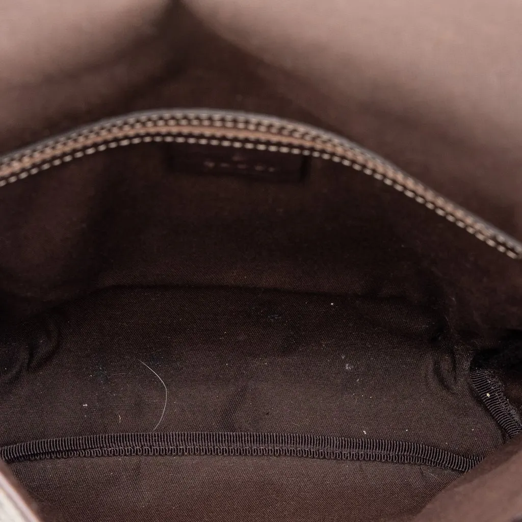 Gucci GG Supreme Crossbody Beige Canvas Very good - Model View