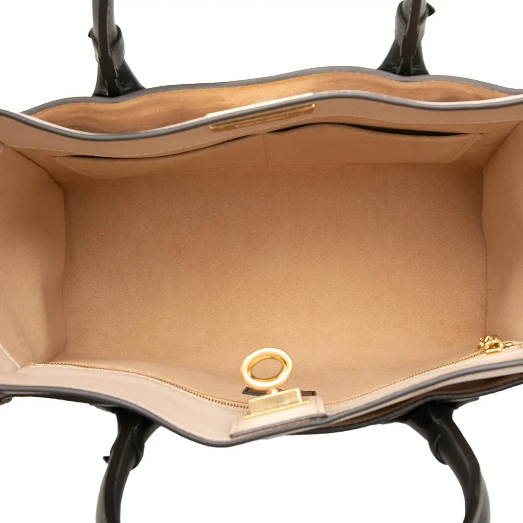 Louis Vuitton Monogram On My Side MM Green Leather Very good - Model View