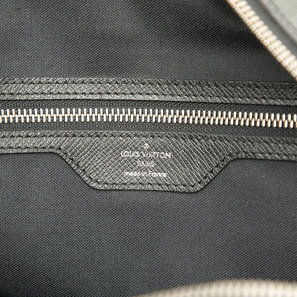 Louis Vuitton Taiga Neo Kendall Grey Leather Good - Box View
