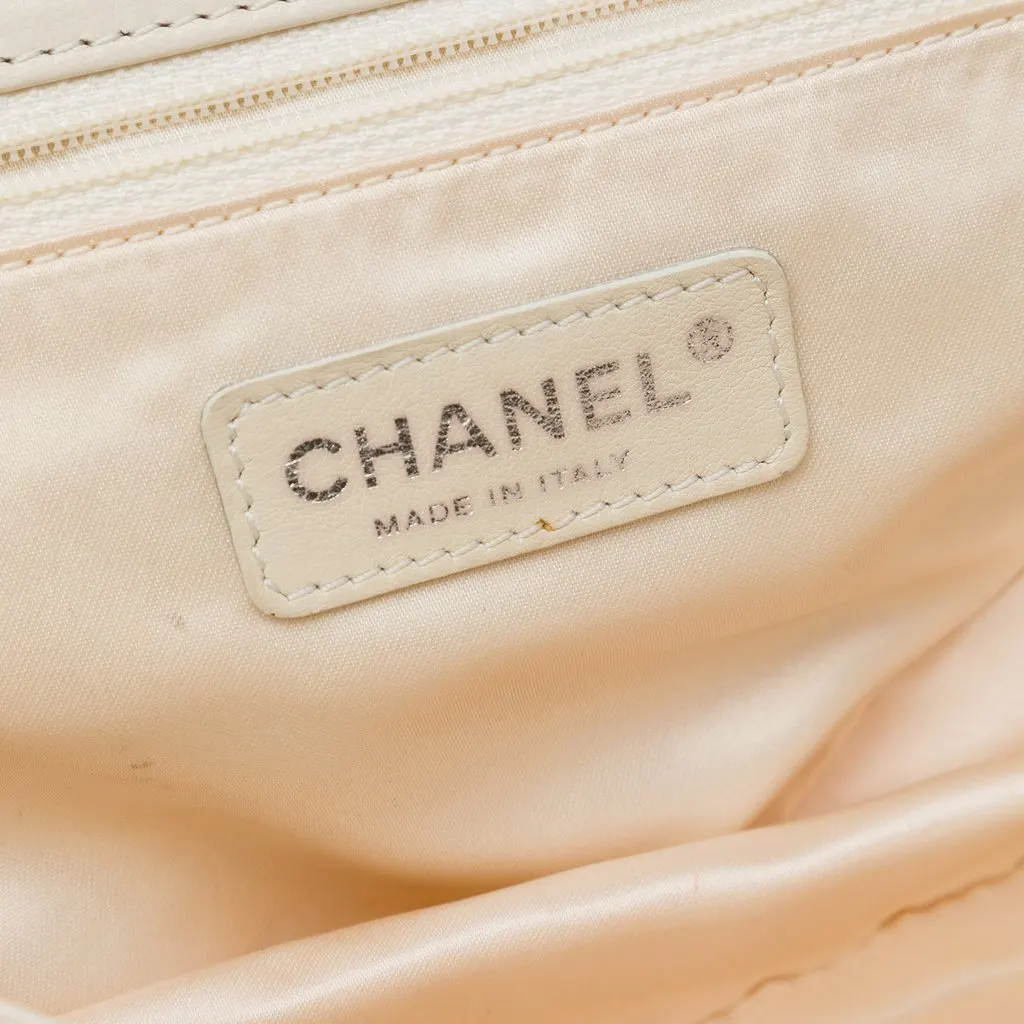 Chanel Quilted Aged Lambskin Reissue 2.55 East West Flap White Leather Very good - Box View
