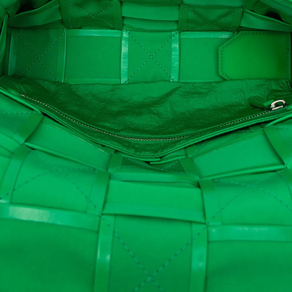 Bottega Veneta Nappa Intrecciato Cassette Crossbody Green Leather Very good - Model View