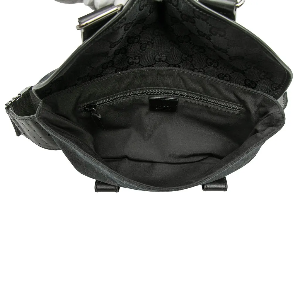 Gucci GG Canvas Belt Bag Black Very good - Model View