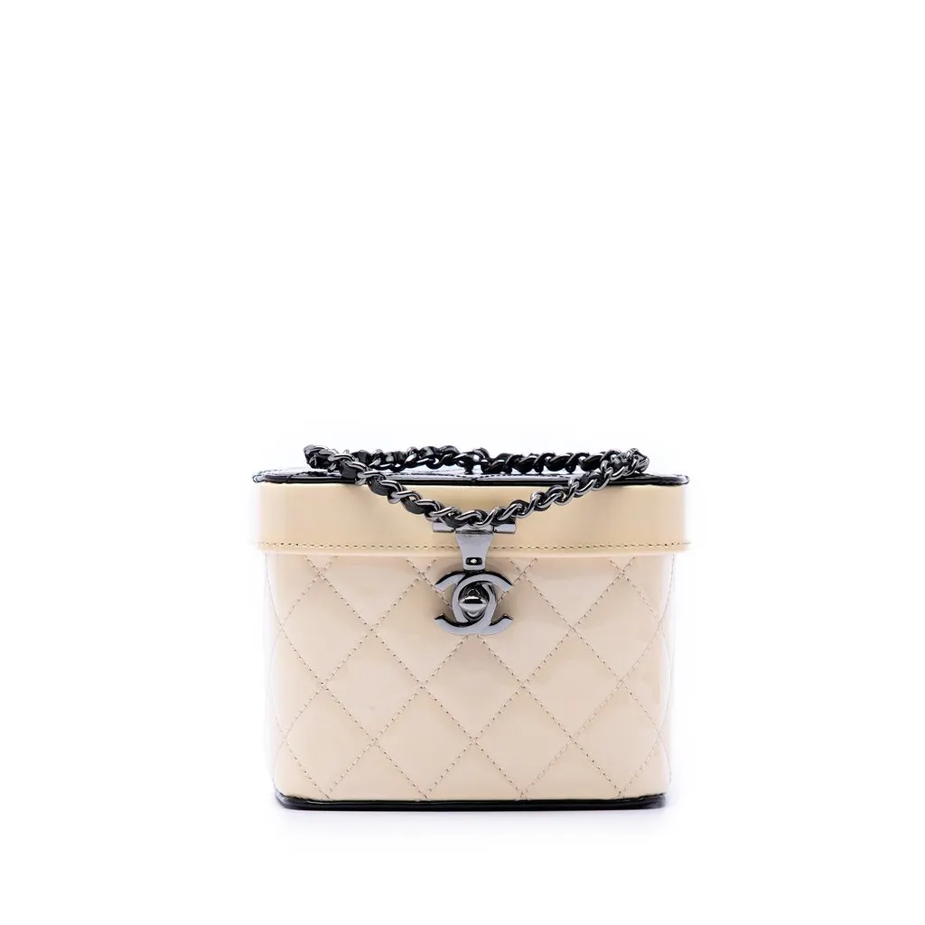 Chanel Mini CC Quilted Patent Vanity Bag Beige Leather Very good - Front View