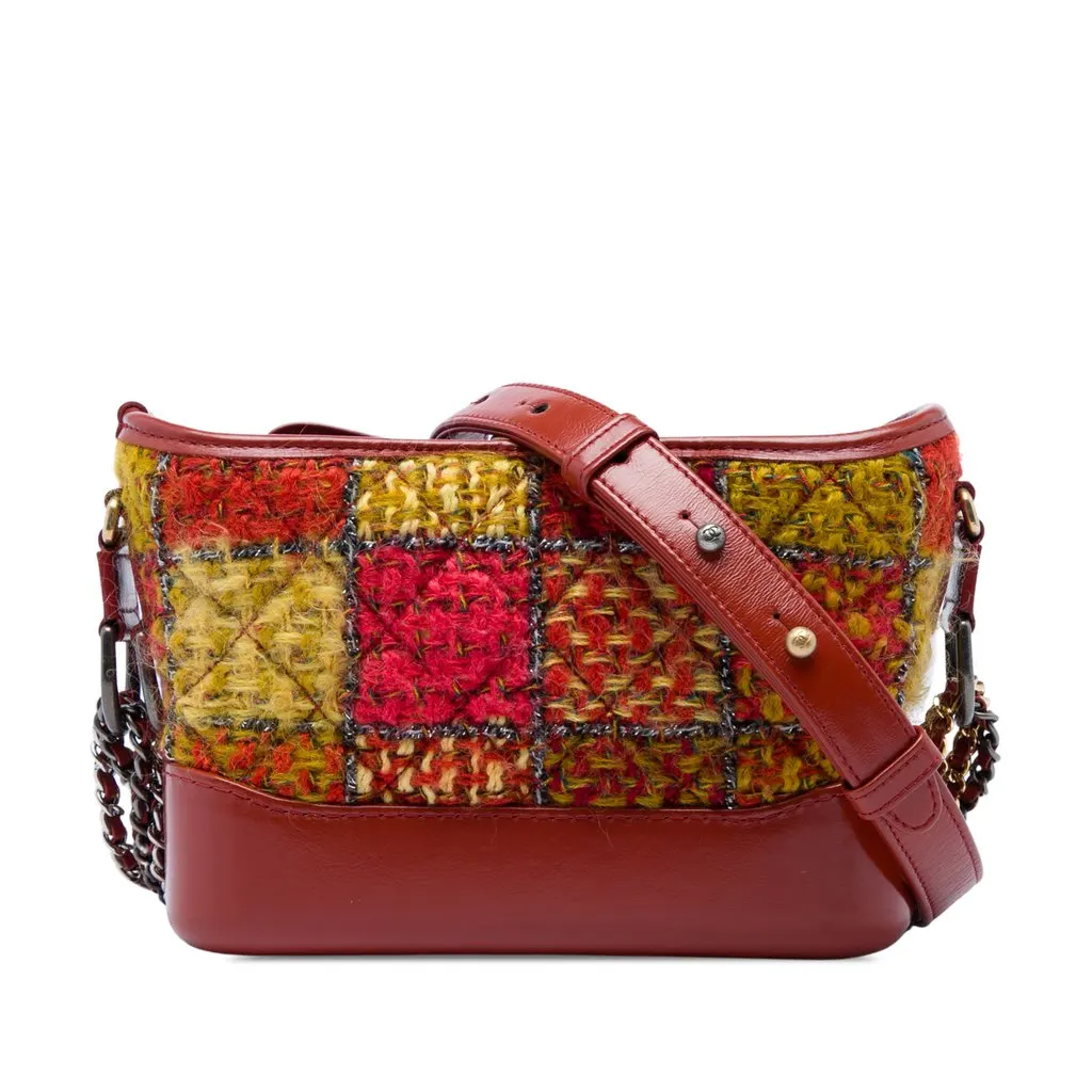 Chanel Small Tweed and Lambskin Gabrielle Crossbody Red Tweed Very good - Front View