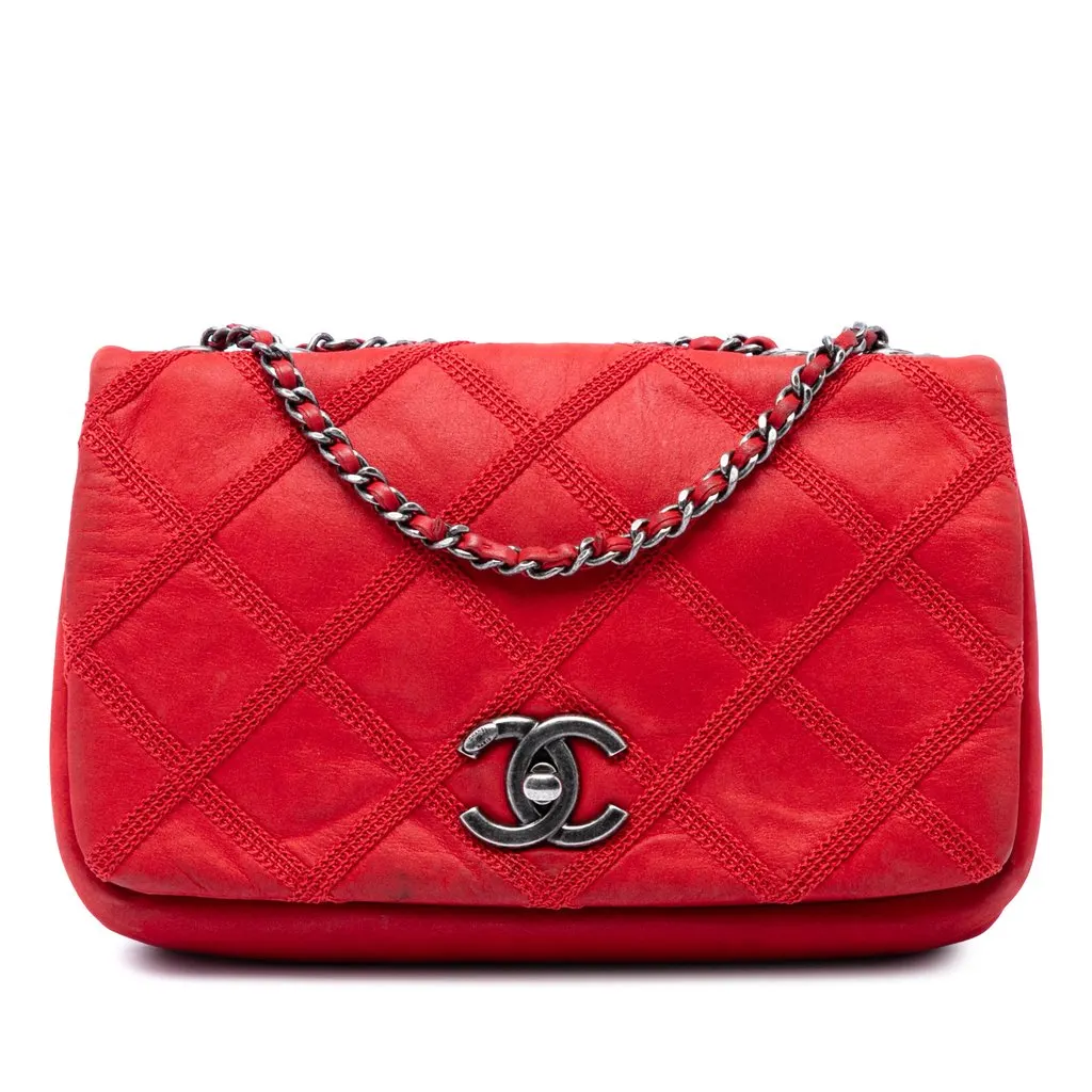 Chanel Iridescent Calfskin Diamond Stitch Flap Red Leather Very good - Front View