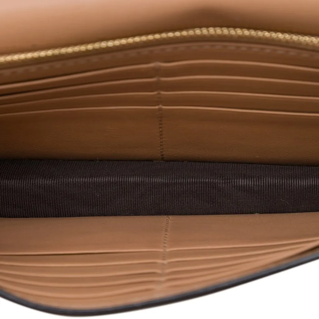 Gucci Calfskin Interlocking G Wallet on Chain Beige Leather Very good - Model View
