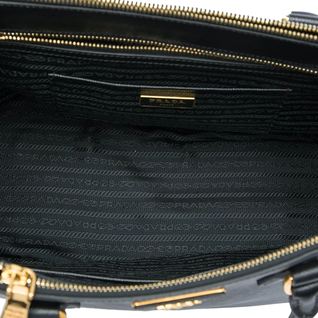 Prada Large Saffiano Lux Galleria Double Zip Satchel Black Leather Very good - Model View