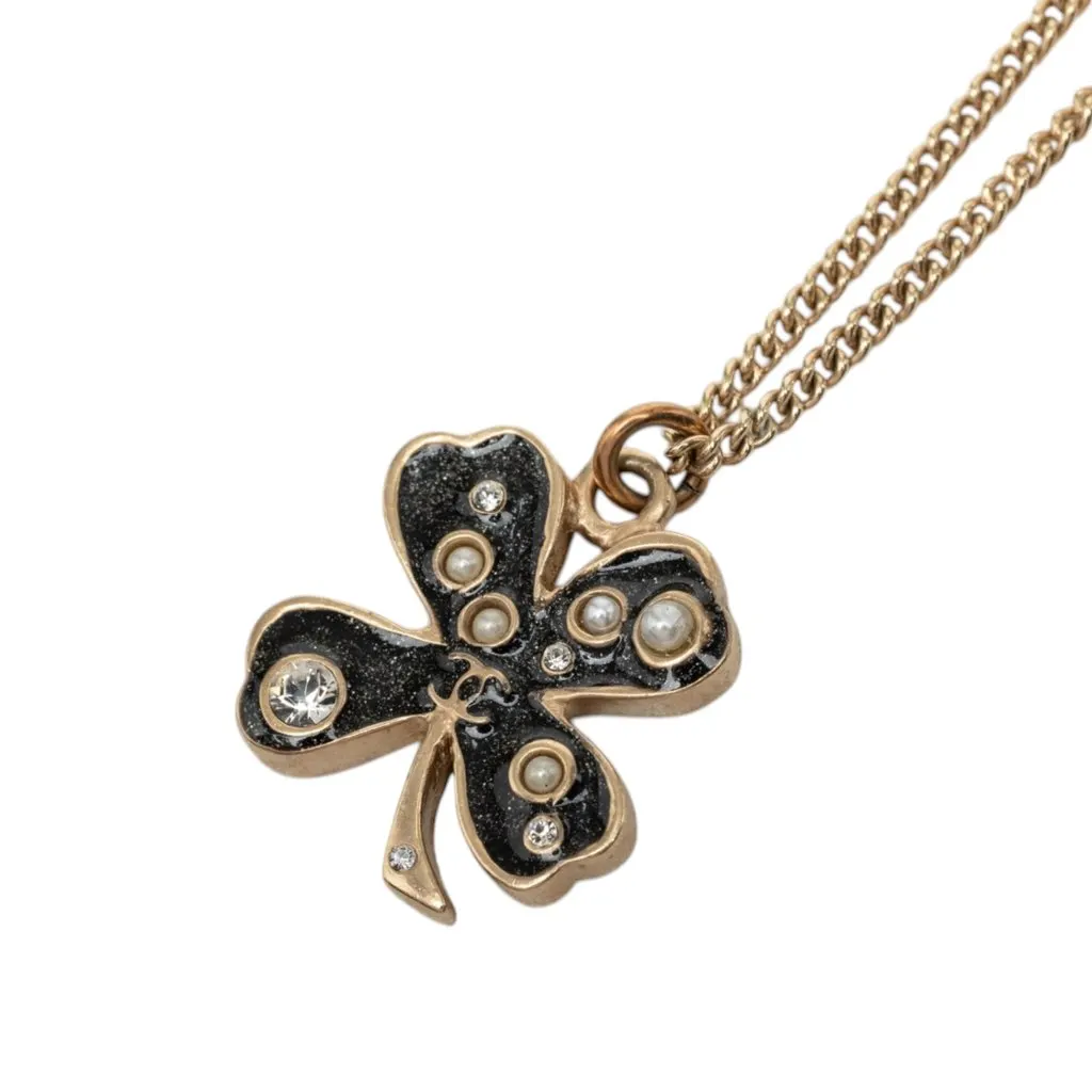 Chanel CC Gold Plated and Enamel Strass Faux Pearl Clover Pendant Necklace Gold Metal Very good - Model View