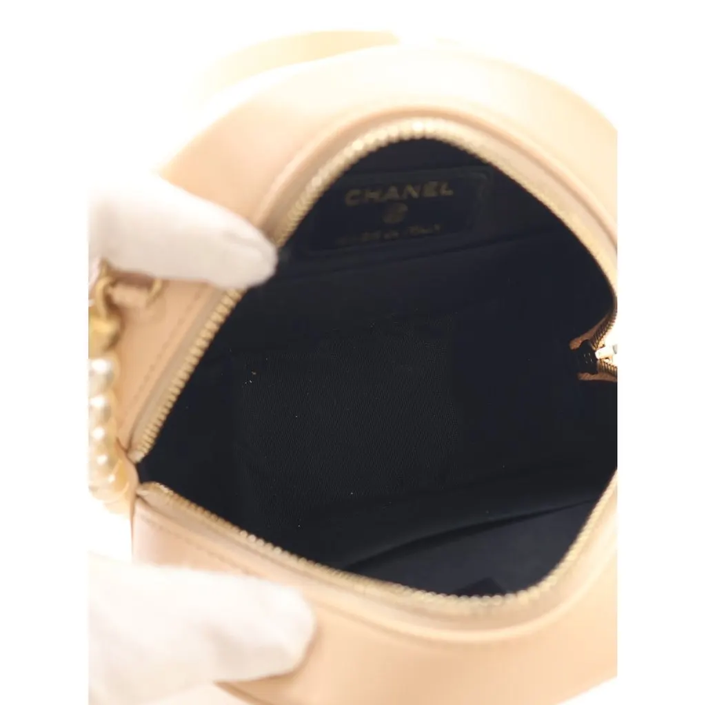 Chanel Quilted Lambskin About Pearls Round Clutch with Chain Beige Leather Very good - Model View