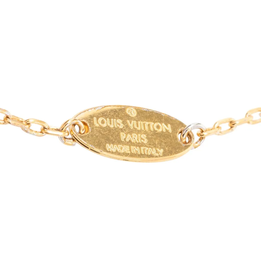 Louis Vuitton Gold Plated LV Fall In Love Pendant Necklace Gold Metal Very good - Model View