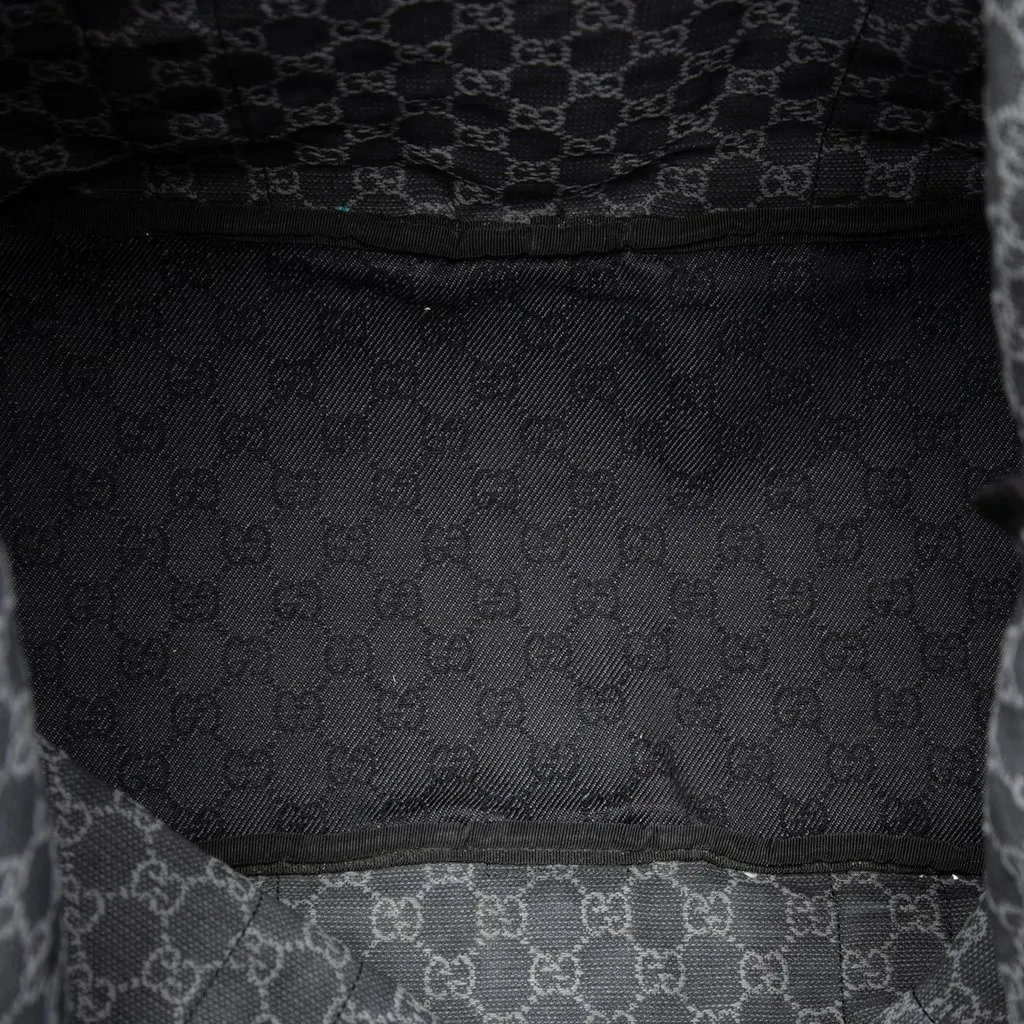 Gucci GG Denim Tote Black Very good - Model View