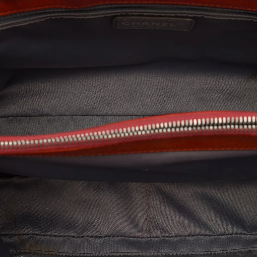 Chanel Caviar Grand Shopping Tote Red Leather Very good - Model View