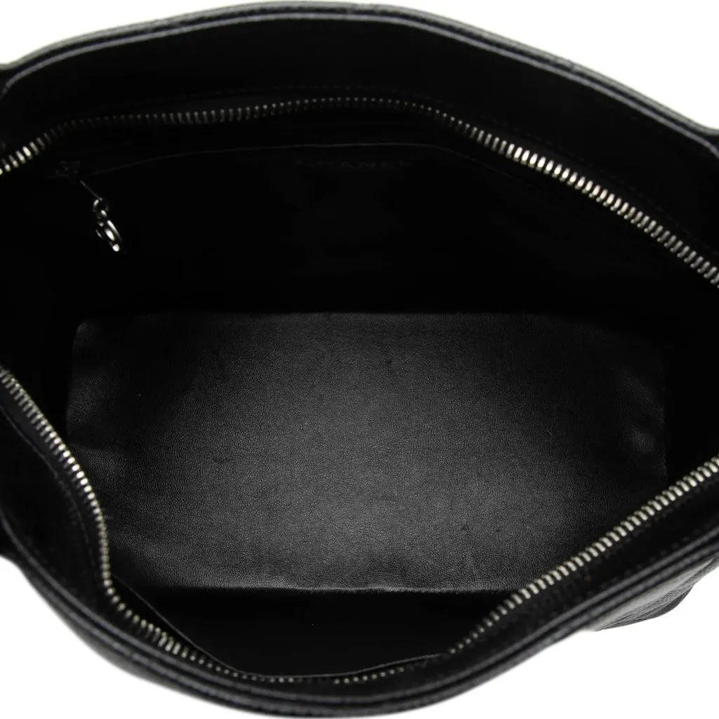 Chanel Caviar Medallion Tote Black Leather Very good - Model View
