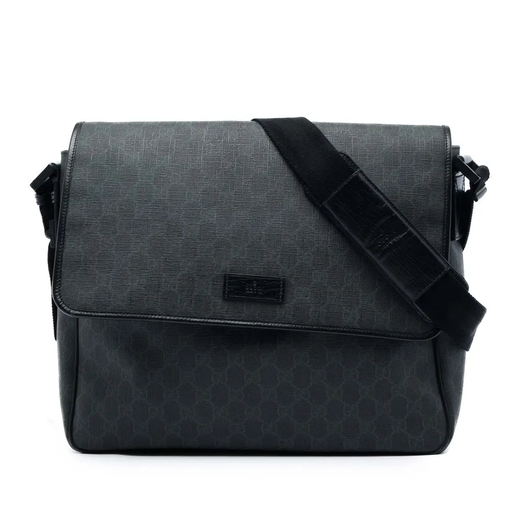 Gucci GG Supreme Flap Messenger Bag Black Very good - Front View
