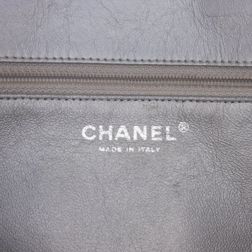 Chanel Quilted Aged Calfskin Reissue 2.55 Double Compartment Single Flap 226 Silver Leather Very good - Box View