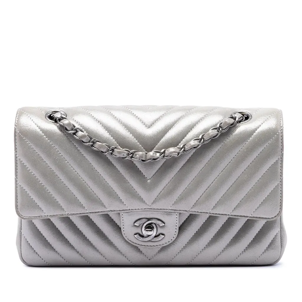Chanel Medium Classic Chevron Iridescent Lambskin Double Flap Silver Leather Very good - Front View