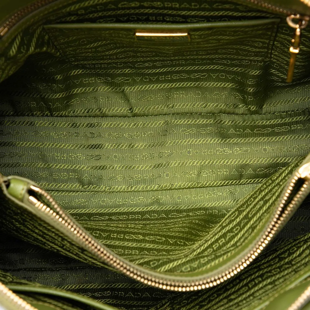 Prada Large Saffiano Lux Promenade Satchel Green Leather Very good - Model View