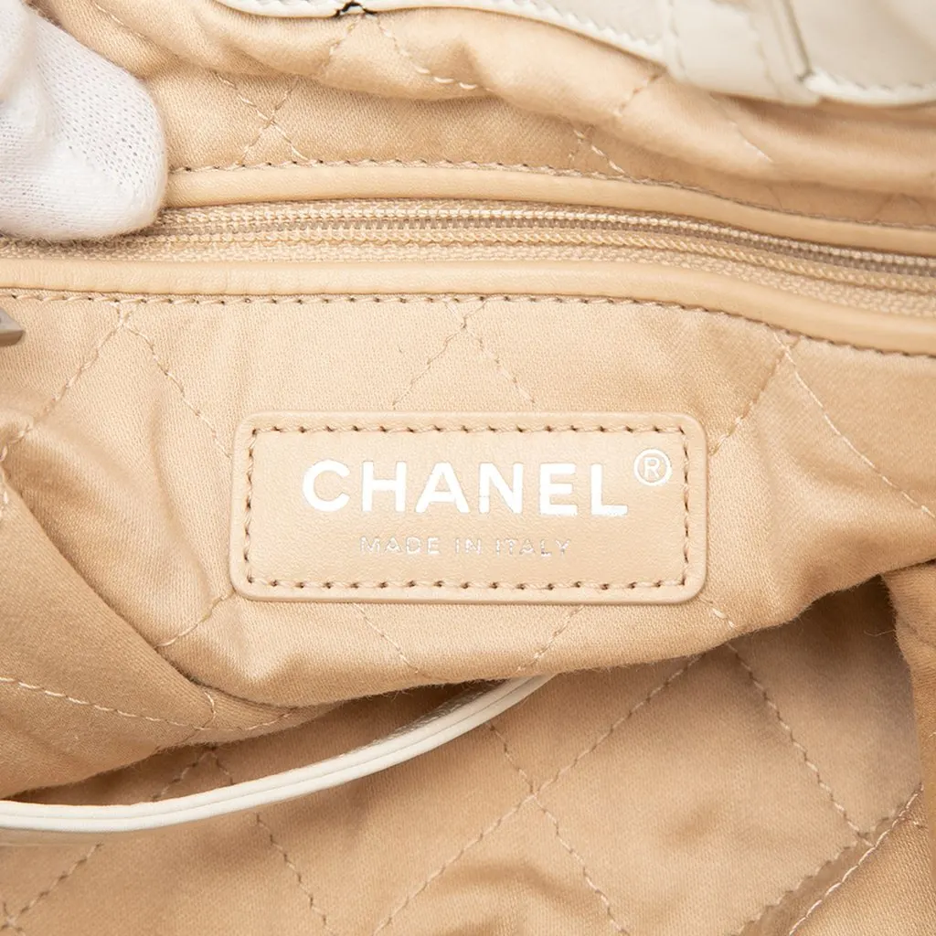 Chanel Large Quilted Shiny Calfskin 22 Backpack White Leather Very good - Box View
